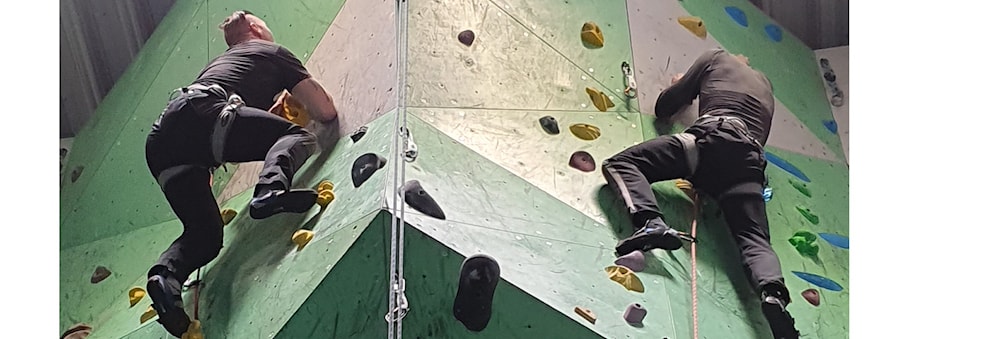 Klatretrening i Sandslihallen vår 2023